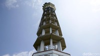 Dan memiliki diameter sekitar 9 meter.