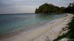 Terpesona Indahnya Pantai Pasir Putih di Wolo