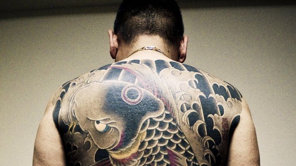 Yakuza merupakan suatu sindikat terorganisir di Jepang yang sudah berusia ratusan tahun. Identitas mereka adalah tatonya (BBC/Anton Kusters)