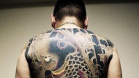 Yakuza merupakan suatu sindikat terorganisir di Jepang yang sudah berusia ratusan tahun. Identitas mereka adalah tatonya (BBC/Anton Kusters)