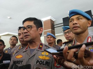 Teka-teki Motif 6 Polisi Bawa Senpi Tangani Demo di Kendari