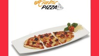 Apa jadinya kalau pizza diberi sentuhan Arab? Arabic Pizza menyajikannya dalam pilihan menu kebab pizza, mugalgal chicken pizza, hingga chicken curry pizza. Foto: Instagram arabicpizza.jkt