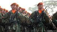 Geladi bersih ini dimulai dengan parade tiap satuan, AD, AL, dan AU. Geladi bersih upacara parade dan defile peringatan HUT ke-74 TNI Tahun 2019 ini bertema TNI Profesional Kebanggaan Rakyat.