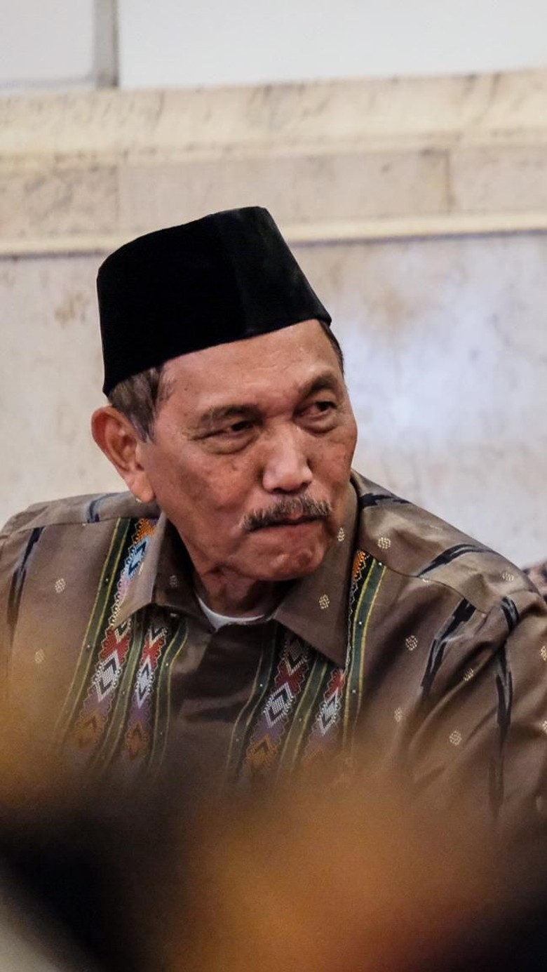 Berpeci di Sidang Terakhir Bareng Jokowi, Ini Kata Luhut