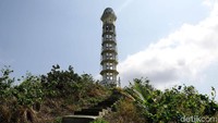 Begini penampakan mercusuar di Pulau Miangas yang ikonik.