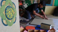 Beragam souvenir dari pelepah pisang tersebut dibanderol dengan harga mulai dari Rp 3.500 hingga Rp 27.500.
