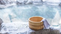 Tempat favorit pertemuan anggota Yakuza adalah di onsen alias pemandian umum. Di sanalah mereka melepaskan semua busana hingga tatonya terlihat yang menampilkan identitasnya (iStock)