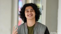 Ternyata ini adalah pose favorit Bastian saat bergaya di depan kamera. Pool/Noel/detiKFoto.