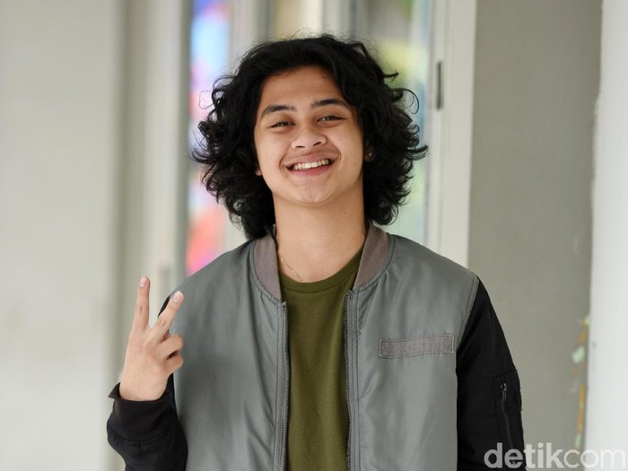 Bastian Steel saat ditemui di studio Persari.