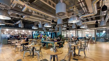Kantor co working space yang mereka desain biasanya mewah dan megah seperti ini. Foto: Office Lovin