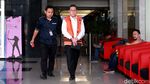 Senyum Sukiman Dari Mobil Tahanan