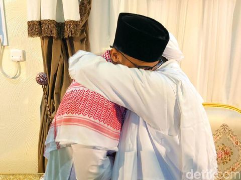 Lepas Rindu, Hengky Kurniawan Bertemu Habib Rizieq Saat Umrah