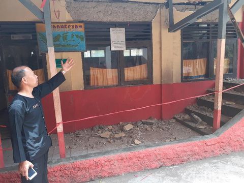 Kelas SD di Lembang Nyaris Ambruk, Siswa Belajar di Ruang Kepsek