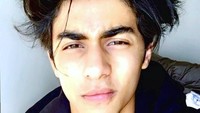Namun selain bukti narkoba, Aryan Khan juga kedapatan membahas soal barang terlarang itu di chat WhatsApp bersama teman-temannya. Foto: Instagram @___aryan___