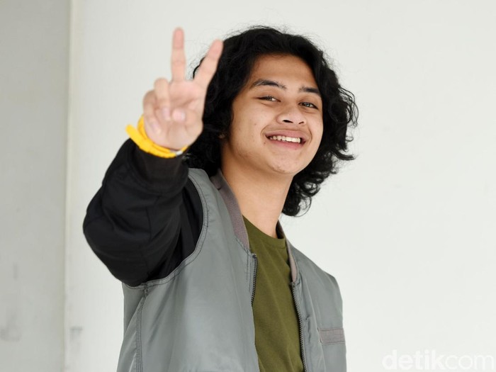 Bastian Steel saat ditemui di studio Persari.