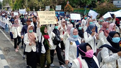 Mahasiswa Geruduk Gedung DPRD Purworejo