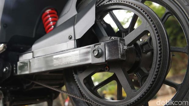 Tes Motor Listrik Gesits, Kena Hujan dan Lewati Tanjakan Curam