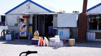 Lokasi pasar ini terletak di salah satu sudut kamp pengungsian Suriah di Azraq, Yordania.