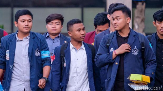 Mahasiswa bertemu Moeldoko / 