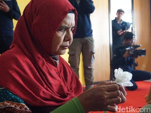 Cerita Atin, ODGJ yang Berjuang Meraih Kembali Kebahagiaannya
