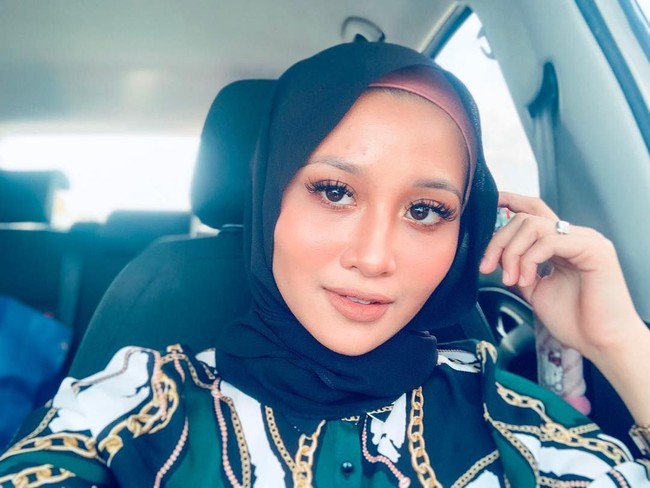 Jika dilihat, istri saya menggigil dan menangis serta tidak mampu untuk bersalaman dengan ibu saya. Semua orang berhak untuk meluapkan pandangan masing-masing, kata Sufi. Foto: Instagram @nuraaen