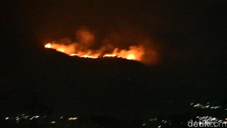 Kebakaran Hutan di Gunung Ringgit Belum Padam, Muncul 3 Titik Api Lagi Kebakaran Hutan di Gunung Ringgit Belum Padam, Muncul 3 Titik Api Lagi