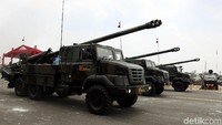 Deru suara mesin-mesin kendaraan tempur andalan pasukan TNI itu semakin memeriahkan geladi bersih HUT ke-74 TNI.