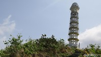 Mercusuar ini pun memiliki 9 lantai hingga puncak. Dan dibangun sejak 1984.