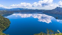Danau Mashu berlokasi di bagian timur Hokkaido, masuk dalam kawasan Taman Nasional Akan-Mashu. Kota terdekatnya adalah Kushiro dengan jarak 70-an km (iStock)