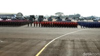 Sejumlah kendaraan tempur milik TNI turut ditampilkan dalam geladi bersih tersebut.