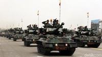 Berbagai alat utama sistem persenjataan (alutsista) TNI turut ditampilkan dalam geladi bersih HUT ke-74 TNI yang digelar di Lapangan Udara (Lanud) Halim Perdanakusuma, Jakarta, Kamis (3/10/2019).