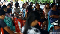 Petugas akan langsung membunyikan lonceng gereja berkali-kali. Penduduk pulau pun segera tahu bahwa salah satu tetangga mereka telah berpulang dengan damai.