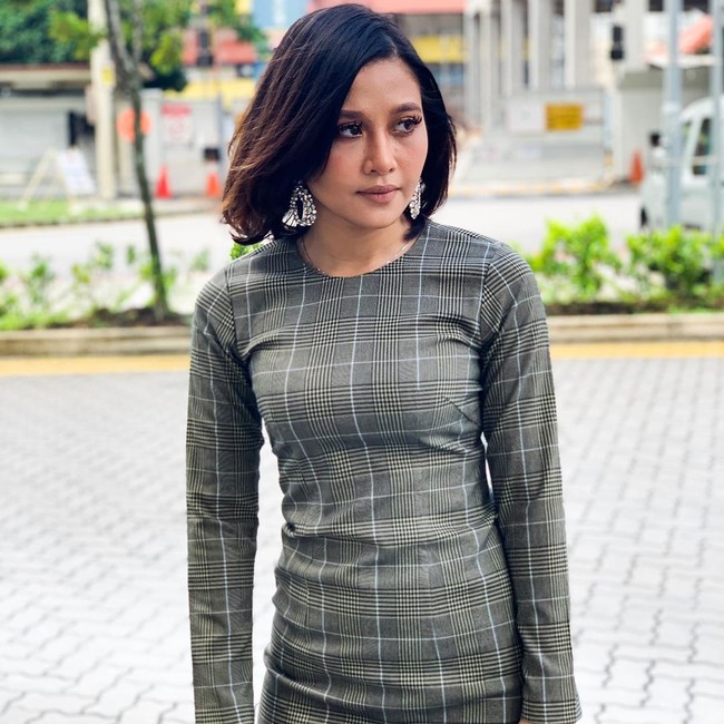 Banyak netizen mengkritik sikap wanita yang akrab disapa Ain ini. Mereka pun menilai hubungannya dengan sang mertua tidak akur. Foto: Instagram @nuraaen
