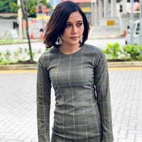 Banyak netizen mengkritik sikap wanita yang akrab disapa Ain ini. Mereka pun menilai hubungannya dengan sang mertua tidak akur. Foto: Instagram @nuraaen