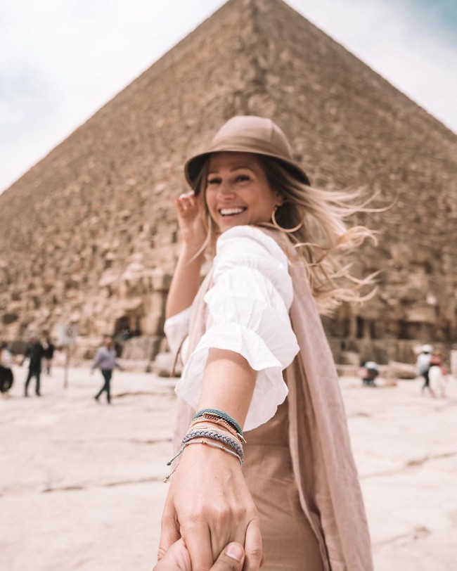 Perjalan Kiki sebagai solo travel berawal ketika ia rehat dari kariernya yang mapan di sebuah perusahaan korporate manajemen keuangan. Saat itu, selama tiga bulan ia berkeliling Australia, Thailand, Kambodja, Vietnam, Bali, dan Selandia Baru untuk merasakan bepergian sendirian untuk pertama kali. Foto: Instagram @theblondeabroad