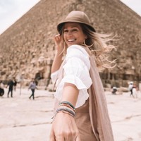 Perjalan Kiki sebagai solo travel berawal ketika ia rehat dari kariernya yang mapan di sebuah perusahaan korporate manajemen keuangan. Saat itu, selama tiga bulan ia berkeliling Australia, Thailand, Kambodja, Vietnam, Bali, dan Selandia Baru untuk merasakan bepergian sendirian untuk pertama kali. Foto: Instagram @theblondeabroad