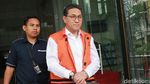 Senyum Sukiman Dari Mobil Tahanan