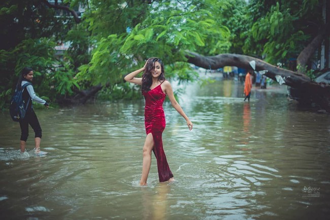 Tujuan pemotretan ini adalah menarik perhatian publik pada banjir di Bihar. Ketika ada banjir di daerah lain, orang-orang dari seluruh daerah datang untuk memabntu. Tapi banjir di Bihar tidak terlalu diekspos, baik secara nasional maupun internasional, jelas Meow Studio. Foto: Instagram/@meowwala