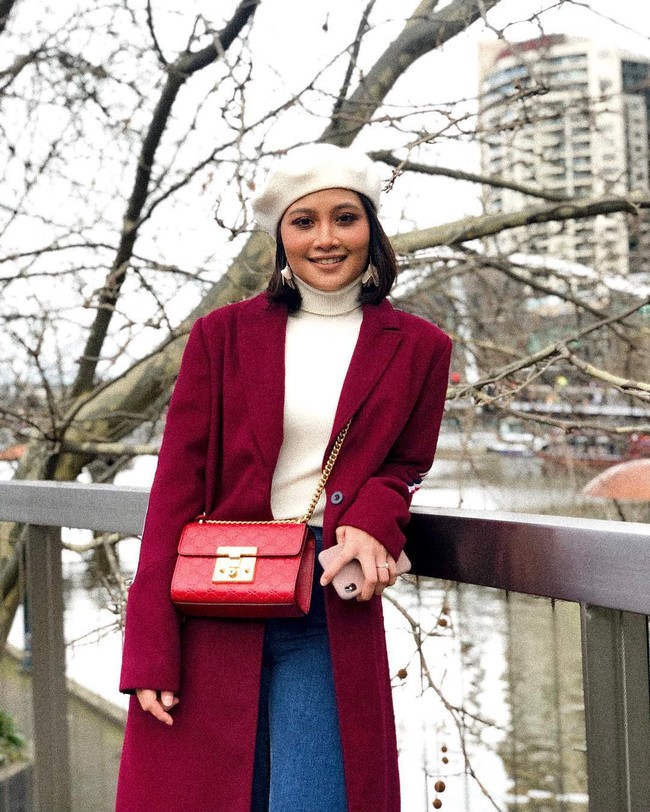 Rupanya ibu pengantin pria tak menyetujui hubungannya dengan sang putra. Hubungan ibu anak antara Irma dan Sufi pun renggang sejak Desember 2018 setelah Sufi memutuskan untuk bertunangan dengan Ain. Foto: Instagram @nuraaen