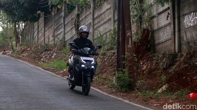Tes Motor Listrik Gesits, Kena Hujan dan Lewati Tanjakan Curam