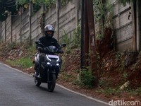 Tes Motor Listrik Gesits, Kena Hujan dan Lewati Tanjakan Curam