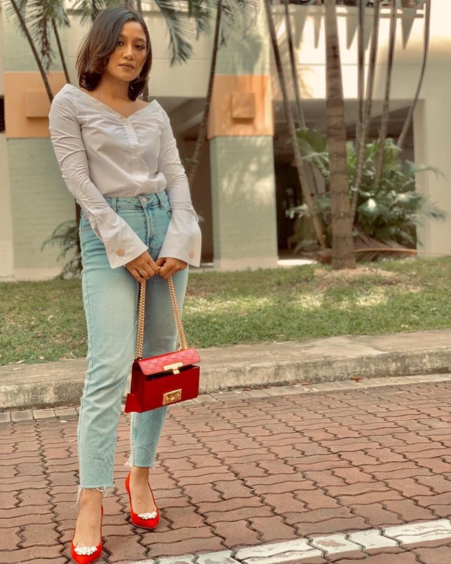 Seperti dilansir Harian Metro, Sufi kemudian memberikan klarifikasi dan menjelaskan istrinya, Nurulain Md Yusof mempunyai alasan tersendiri saat bertindak meninggalkan pelaminan ketika ibunya datang bersalaman dengannya. Foto: Instagram @nuraaen