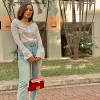 Seperti dilansir Harian Metro, Sufi kemudian memberikan klarifikasi dan menjelaskan istrinya, Nurulain Md Yusof mempunyai alasan tersendiri saat bertindak meninggalkan pelaminan ketika ibunya datang bersalaman dengannya. Foto: Instagram @nuraaen