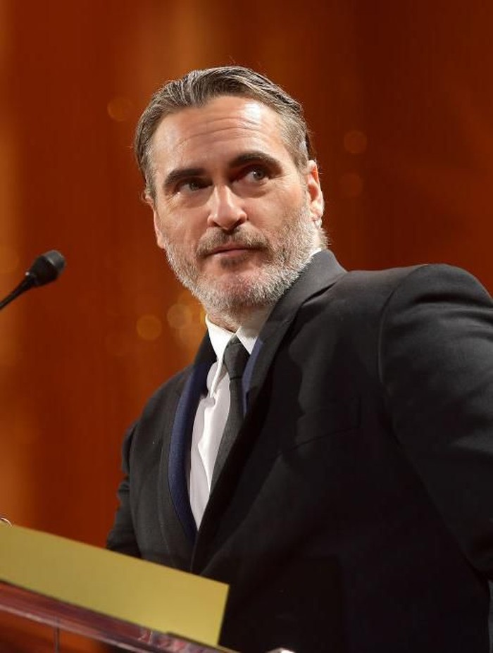 1173485484 TORONTO, ONTARIO - SEPTEMBER 09: Joaquin Phoenix receives the TIFF Tribute Actor Award during the 2019 Toronto International Film Festival TIFF Tribute Gala at The Fairmont Royal York Hotel on September 09, 2019 in Toronto, Canada. (Photo by Matt Winkelmeyer/Getty Images for TIFF)