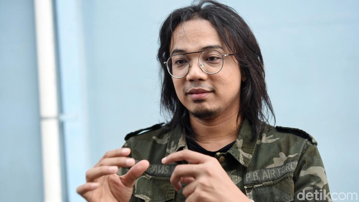 Zian mantan vokalis Zigaz saat ditemui di studio Trans TV.