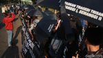 Kaos dan Payung Hitam Setia di Aksi Kamisan ke-604