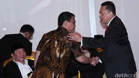 Bambang Soesatyo (Bamsoet) dan Ahmad Basarah hadir dalam rapat tersebut.