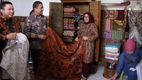 Pemilik workshop batik, Fitri pun mengucapkan terima kasih atas perhatian yang diberikan PLN UIW Sumbar. Pool/PLN.