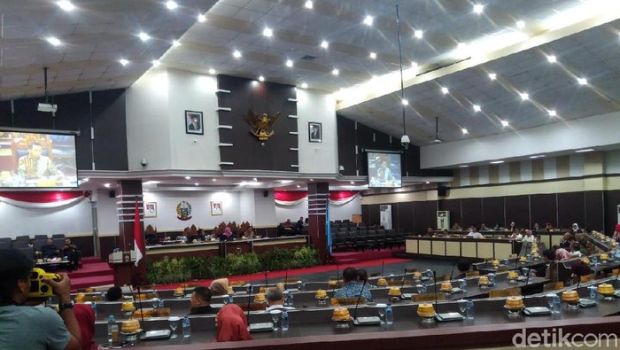 DPRD Sulsel Gelar Sidang Paripurna Perdana, 21 Anggota Dewan Absen