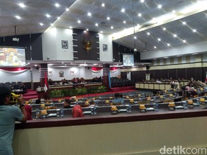 DPRD Sulsel Gelar Sidang Paripurna Perdana, 21 Anggota Dewan Absen